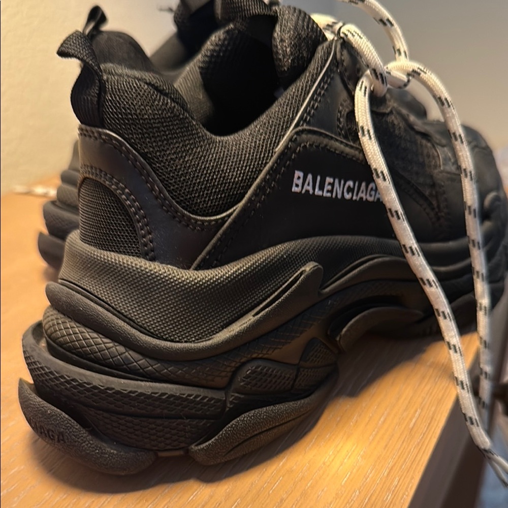 Balenciaga Triple S in Classic Black EU 38 - Picture 4 of 17